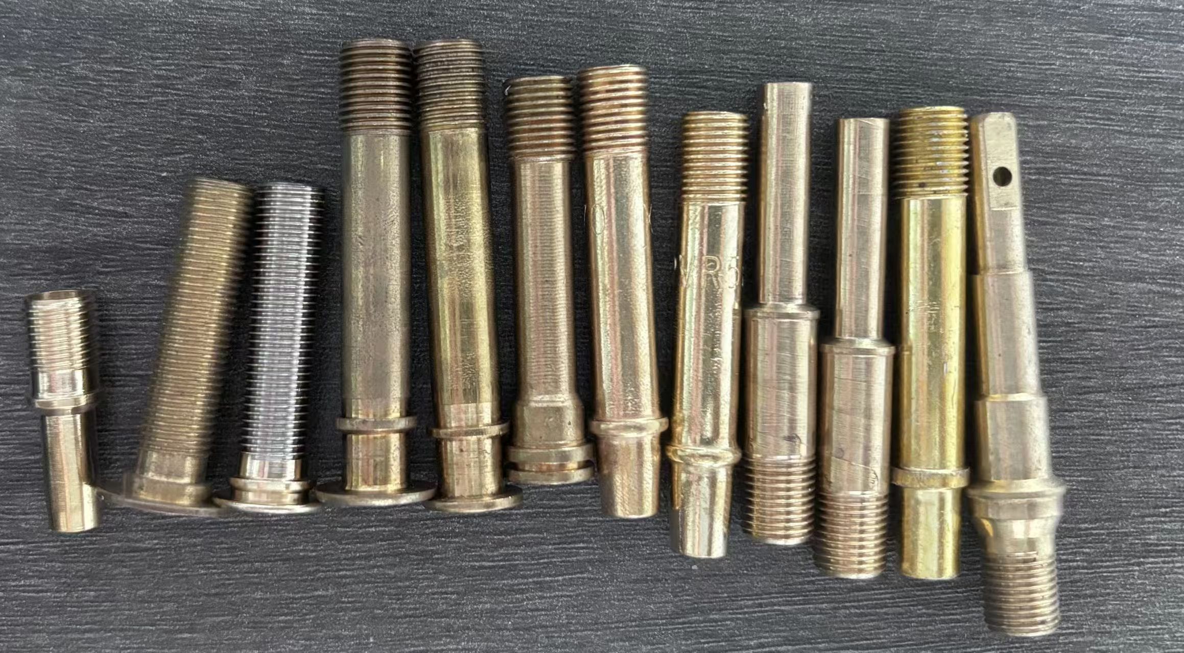 氣門嘴光學(xué)篩選機(jī)：精準(zhǔn)檢測，提升品質(zhì)與生產(chǎn)效率